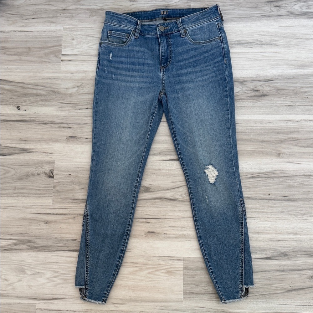 Kut from the Kloth Medium Blue Distressed Skinny Jeans size 6